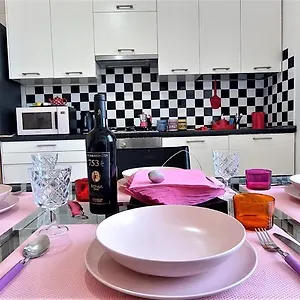 https://casalinda.it-romehotels.com