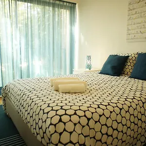 https://modern-apartment-near-the-bridge.hotels-lisbon-portugal.com
